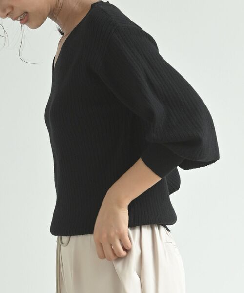 rps(アールピーエス)の「ボリューム袖Vネックリブニットプルオーバー(ニット/セーター・レディース・ブラック/ダークグリーン/ブルー/アイボリー/グレイッシュベージュ/ピンク/ボルドー/オフホワイト/ベージュ/グリーン/杢グレー/ホワイト/ブラウン系その他・M)」の18枚目の写真