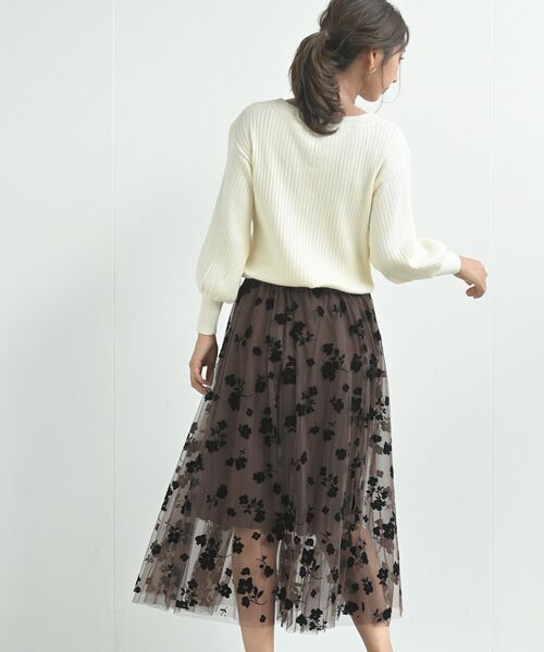 rps(アールピーエス)の「ボリューム袖Vネックリブニットプルオーバー(ニット/セーター・レディース・ブラック/ダークグリーン/ブルー/アイボリー/グレイッシュベージュ/ピンク/ボルドー/オフホワイト/ベージュ/グリーン/杢グレー/ホワイト/ブラウン系その他・M)」の21枚目の写真