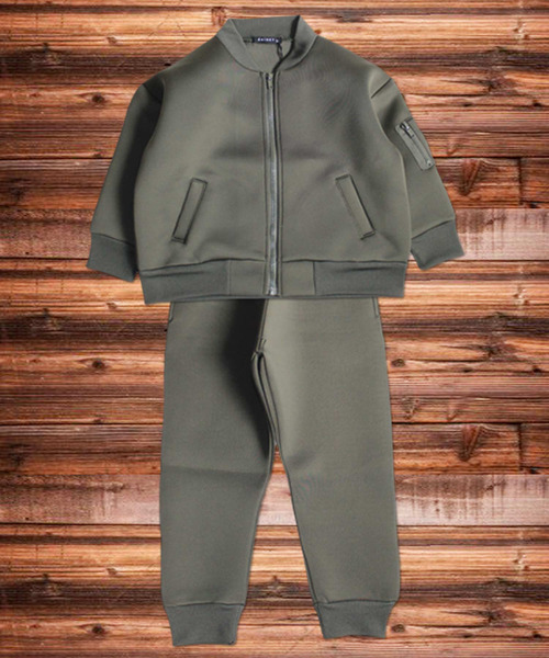 THE CASUAL（カジュアル）の「ビッグシルエット MA-1 ジャケット 裾リプ パンツ セットアップ サンドイッチダンボール キッズ（MA-1・キッズ・カーキ/ベージュ/ブラック/ネイビー・130cm/120cm/160cm/140cm/150cm/110cm）」の4枚目の写真