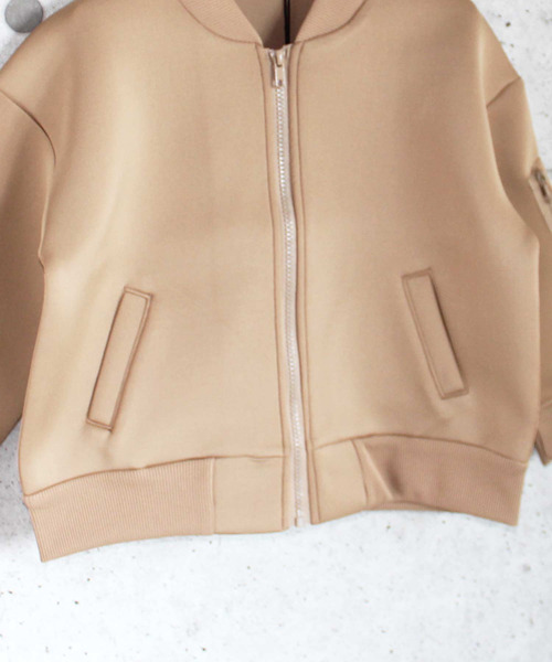 THE CASUAL（カジュアル）の「ビッグシルエット MA-1 ジャケット 裾リプ パンツ セットアップ サンドイッチダンボール キッズ（MA-1・キッズ・カーキ/ベージュ/ブラック/ネイビー・130cm/120cm/160cm/140cm/150cm/110cm）」の8枚目の写真