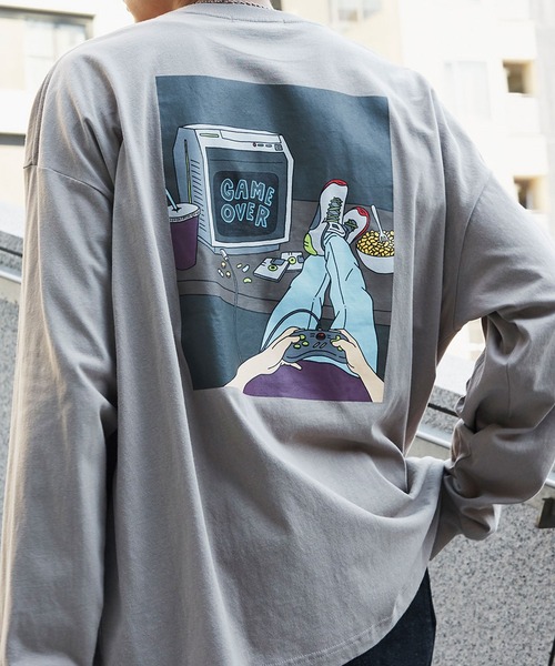MONO-MART（モノマート）の「コットン天竺 オーバーサイズ イラストロゴプリント L/Sカットソー イラストプリントロンT（Tシャツ/カットソー・メンズ・ベージュ/ダークグレー/モカ/ホワイト系その他/ブラック系その他/グレー系その他/ブラウン系その他/ベージュ系その他/ブルー系その他/パープル系その他/グレイッシュブルー/ホワイト系その他2/ホワイト系その他3/ホワイト系その他4/ホワイト系その他5/ブラック系その他2/グレー系その他2/ベージュ系その他2/ブラウン系その他2/パープル系その他2/ブルー系その他2/グリーン系その他2/グリーン系その他3/グリーン系その他4/グリーン系その他5/グリーン系その他6/グリーン系その他/ホワイト/ブラック/パープル/ブルー系/ブルー系4/ブルー系1/ホワイト系その他6/グレー系その他3/ベージュ系その他3/ブラック系その他3/ブラウン系その他3/ブルー系2/ブルー/ブルー系3/グレー系その他4/ピンク系その他2/ピンク/ホワイト系その他7/ブラック系その他4/グリーン系1/グリーン系2/グリーン系3/グリーン系4/ピンク系その他・M/L）」の20枚目の写真