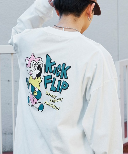 MONO-MART（モノマート）の「コットン天竺 オーバーサイズ イラストロゴプリント L/Sカットソー イラストプリントロンT（Tシャツ/カットソー・メンズ・ベージュ/ダークグレー/モカ/ホワイト系その他/ブラック系その他/グレー系その他/ブラウン系その他/ベージュ系その他/ブルー系その他/パープル系その他/グレイッシュブルー/ホワイト系その他2/ホワイト系その他3/ホワイト系その他4/ホワイト系その他5/ブラック系その他2/グレー系その他2/ベージュ系その他2/ブラウン系その他2/パープル系その他2/ブルー系その他2/グリーン系その他2/グリーン系その他3/グリーン系その他4/グリーン系その他5/グリーン系その他6/グリーン系その他/ホワイト/ブラック/パープル/ブルー系/ブルー系4/ブルー系1/ホワイト系その他6/グレー系その他3/ベージュ系その他3/ブラック系その他3/ブラウン系その他3/ブルー系2/ブルー/ブルー系3/グレー系その他4/ピンク系その他2/ピンク/ホワイト系その他7/ブラック系その他4/グリーン系1/グリーン系2/グリーン系3/グリーン系4/ピンク系その他・M/L）」の5枚目の写真