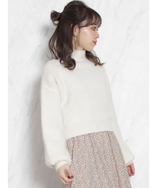 dazzlin（ダズリン）の「ボトルネックショートニットトップス（ニット/セーター・レディース・ブラック/グレー/オフホワイト/オレンジ・FREE）」の2枚目の写真