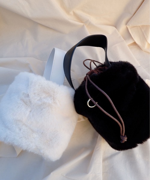 sakishimatokyo(サキシマトーキョー)の「【ZOZO限定】サキシマamp「キンチャクツキファーバック/バケツバック」(ショルダーバッグ・レディース・ホワイト/ブラック・FREE)」の4枚目の写真