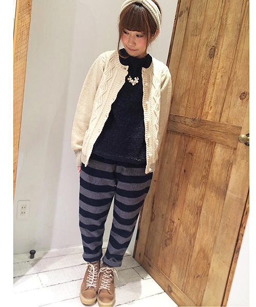 PUAL CE CIN(ピュアルセシン)の「ケーブル編み クルーネック プルオーバー(ニット/セーター・レディース・アイボリー/オートミール/ライトベージュ/モカ・FREE)」の22枚目の写真