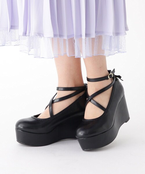 cs T&P（シーエスティーアンドピー）の「バックリボンパンプス（パンプス・レディース・ベージュ/レッド系1/ブラック/ホワイト・L/S/LL/M）」の5枚目の写真