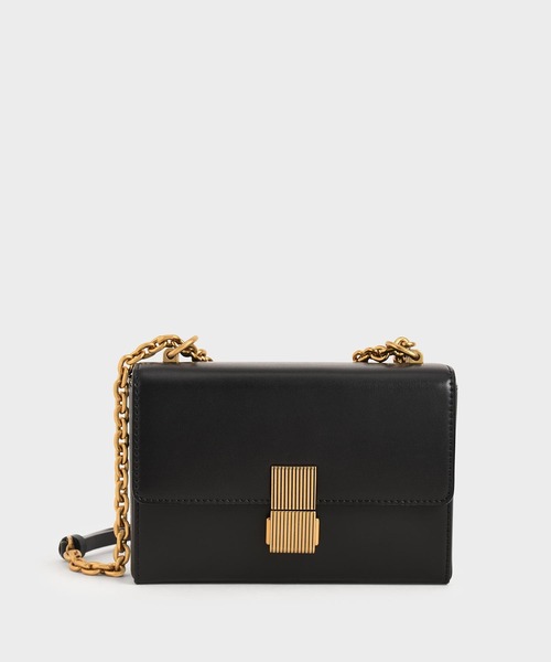 CHARLES & KEITH（チャールズ & キース）の「メタリックプッシュロック クロスボディバッグ / Metallic Push Lock Crossbody Bag（クラッチバッグ・レディース・ブラック/オレンジ/グリーン/サンドベージュ・S）」の2枚目の写真