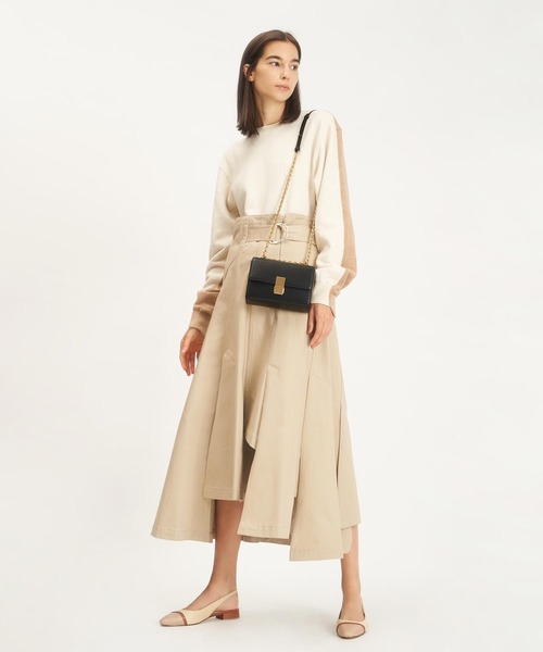 CHARLES & KEITH（チャールズ & キース）の「メタリックプッシュロック クロスボディバッグ / Metallic Push Lock Crossbody Bag（クラッチバッグ・レディース・ブラック/オレンジ/グリーン/サンドベージュ・S）」の16枚目の写真