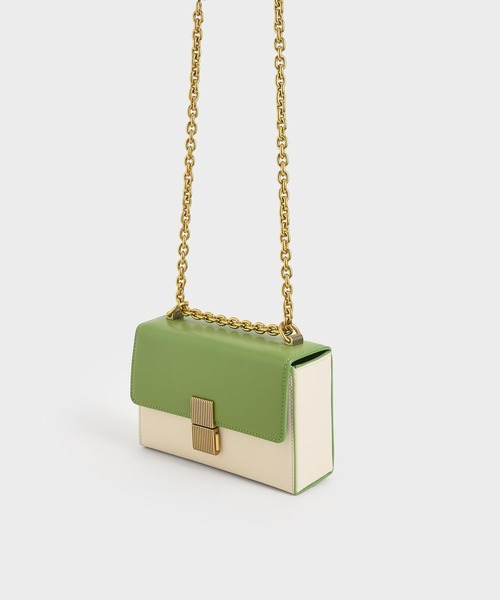 CHARLES & KEITH（チャールズ & キース）の「メタリックプッシュロック クロスボディバッグ / Metallic Push Lock Crossbody Bag（クラッチバッグ・レディース・ブラック/オレンジ/グリーン/サンドベージュ・S）」の20枚目の写真