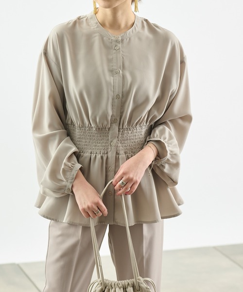 COLONY 2139（コロニートゥーワンスリーナイン）の「トロタッチシャーリング長袖ブラウス（シャツ/ブラウス・レディース・ミント/グレイッシュベージュ/ブラック/オフホワイト・MEDIUM/LARGE）」の3枚目の写真