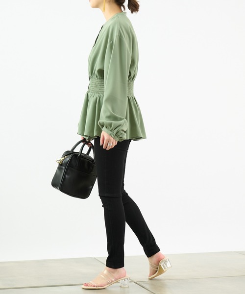 COLONY 2139（コロニートゥーワンスリーナイン）の「トロタッチシャーリング長袖ブラウス（シャツ/ブラウス・レディース・ミント/グレイッシュベージュ/ブラック/オフホワイト・MEDIUM/LARGE）」の20枚目の写真