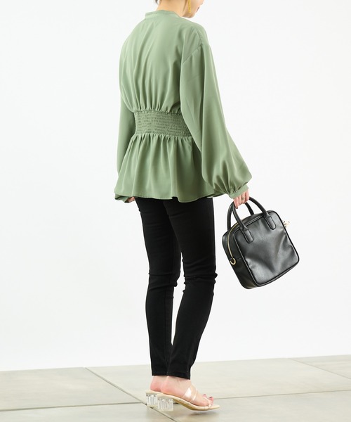 COLONY 2139（コロニートゥーワンスリーナイン）の「トロタッチシャーリング長袖ブラウス（シャツ/ブラウス・レディース・ミント/グレイッシュベージュ/ブラック/オフホワイト・MEDIUM/LARGE）」の19枚目の写真