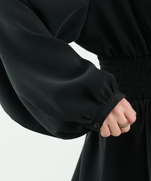 COLONY 2139（コロニートゥーワンスリーナイン）の「トロタッチシャーリング長袖ブラウス（シャツ/ブラウス・レディース・ミント/グレイッシュベージュ/ブラック/オフホワイト・MEDIUM/LARGE）」の13枚目の写真