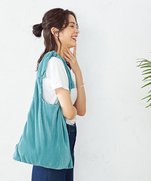 MONO　COMME CA（モノコムサ）の「プリーツバッグ（トートバッグ・レディース・ライラック/マスタード/ターコイズブルー/ライトグレー/ブラック・FREE）」の4枚目の写真