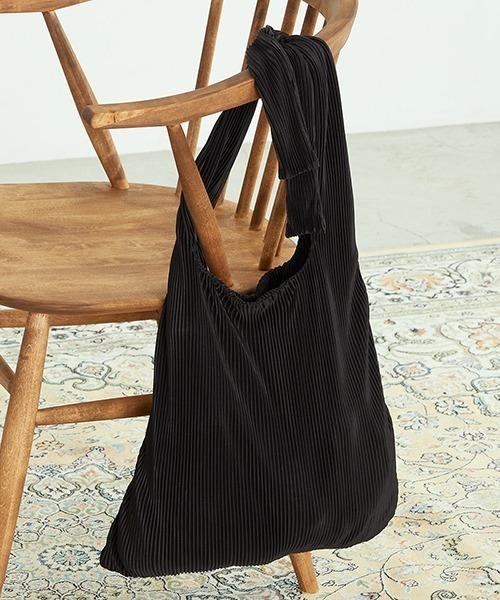 MONO　COMME CA（モノコムサ）の「プリーツバッグ（トートバッグ・レディース・ライラック/マスタード/ターコイズブルー/ライトグレー/ブラック・FREE）」の17枚目の写真