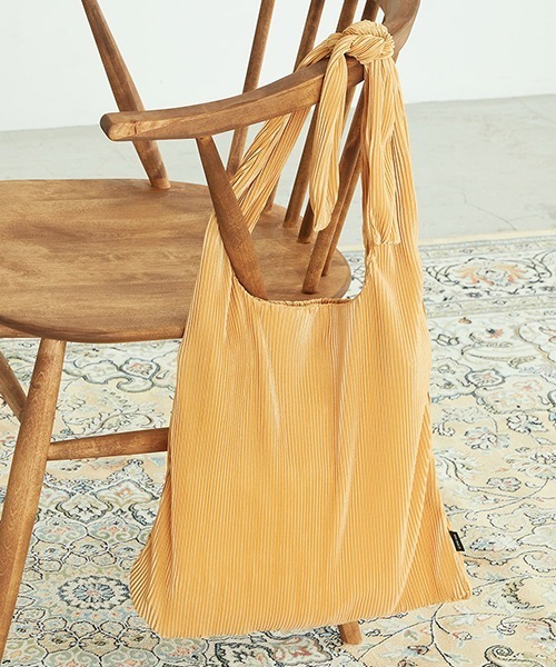 MONO　COMME CA（モノコムサ）の「プリーツバッグ（トートバッグ・レディース・ライラック/マスタード/ターコイズブルー/ライトグレー/ブラック・FREE）」の20枚目の写真