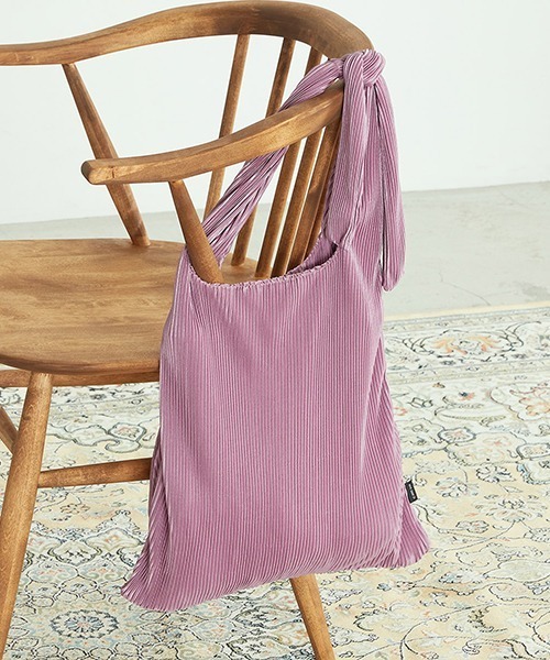 MONO　COMME CA（モノコムサ）の「プリーツバッグ（トートバッグ・レディース・ライラック/マスタード/ターコイズブルー/ライトグレー/ブラック・FREE）」の21枚目の写真