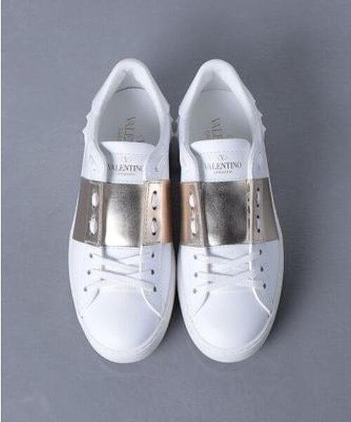 VALENTINO(ヴァレンティノ)の「<VALENTINO(ヴァレンティノ)>MTL BAND オープン スニーカー ■■■(スニーカー・レディース・ホワイト・37/35h/36/38/37h/35/36h)」の1枚目の写真