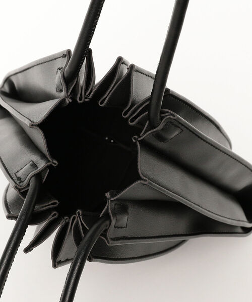 B:MING by BEAMS（ビーミングバイビームス）の「B:MING by BEAMS / フェイクレザー プリーツ バッグ（トートバッグ・レディース・ブラック/ホワイト系その他5/ブラウン系その他3・ONE SIZE）」の11枚目の写真