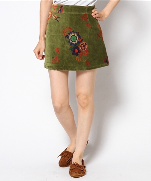 チャイハネ（チャイハネ）の「【チャイハネ】ベルベットフラワースカート（スカート・レディース・ベージュ/カーキ/レッド・FREE）」の2枚目の写真