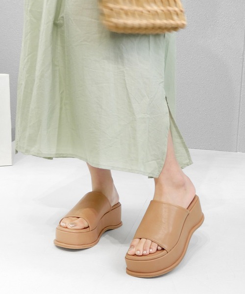 alala（アララ）の「厚底スライダーサンダル　◇（サンダル・レディース・ブラック/アイボリー/キャメル/ベージュ/グリーン・LL/S/M/L）」の3枚目の写真