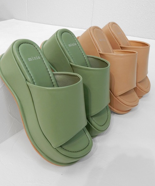 alala（アララ）の「厚底スライダーサンダル　◇（サンダル・レディース・ブラック/アイボリー/キャメル/ベージュ/グリーン・LL/S/M/L）」の4枚目の写真