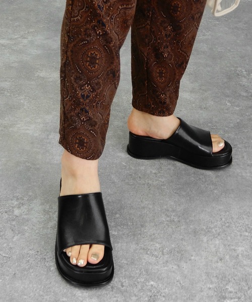 alala（アララ）の「厚底スライダーサンダル　◇（サンダル・レディース・ブラック/アイボリー/キャメル/ベージュ/グリーン・LL/S/M/L）」の8枚目の写真