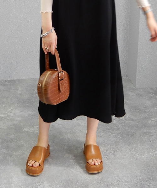 alala（アララ）の「厚底スライダーサンダル　◇（サンダル・レディース・ブラック/アイボリー/キャメル/ベージュ/グリーン・LL/S/M/L）」の20枚目の写真