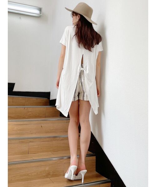 GYDA(ジェイダ)の「BACK TIE UPロングトップス(Tシャツ/カットソー・レディース・ブラック/ブラウン/オフホワイト・FREE)」の5枚目の写真