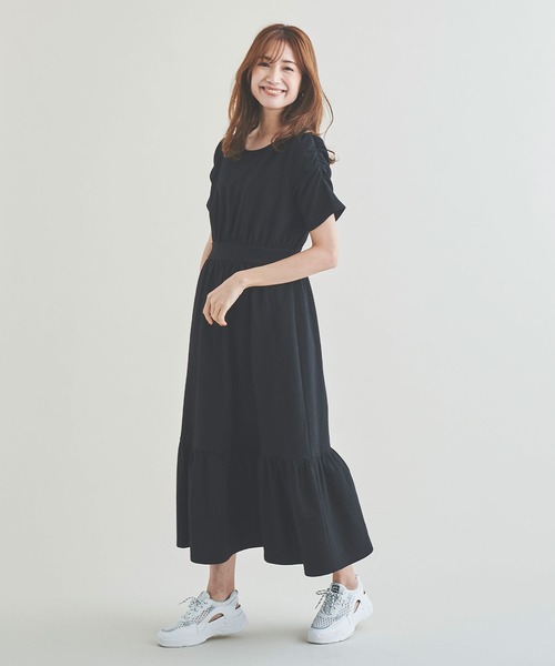 Anuenue（アヌエヌエ）の「裾ティアードフィットアンドフレアワンピース（ワンピース・レディース・ブラック/ブラウン/ブルー・FREE）」の4枚目の写真