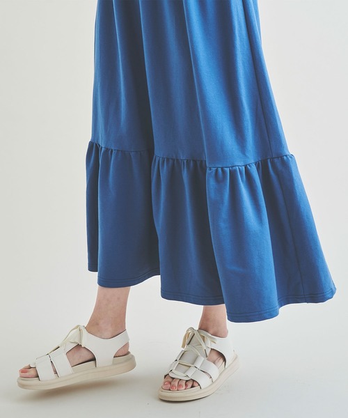 Anuenue（アヌエヌエ）の「裾ティアードフィットアンドフレアワンピース（ワンピース・レディース・ブラック/ブラウン/ブルー・FREE）」の5枚目の写真