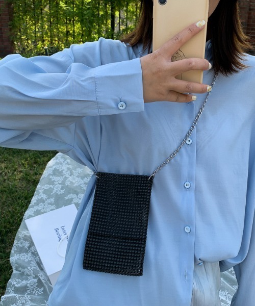 yuue' ( wear )（ユーイ）の「メタリックショルダーバッグ / 斜め掛けスマホケース（ショルダーバッグ・レディース・ブラック/シルバー・FREE）」の6枚目の写真