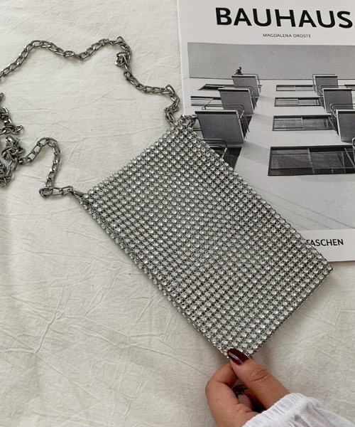 yuue' ( wear )（ユーイ）の「メタリックショルダーバッグ / 斜め掛けスマホケース（ショルダーバッグ・レディース・ブラック/シルバー・FREE）」の11枚目の写真