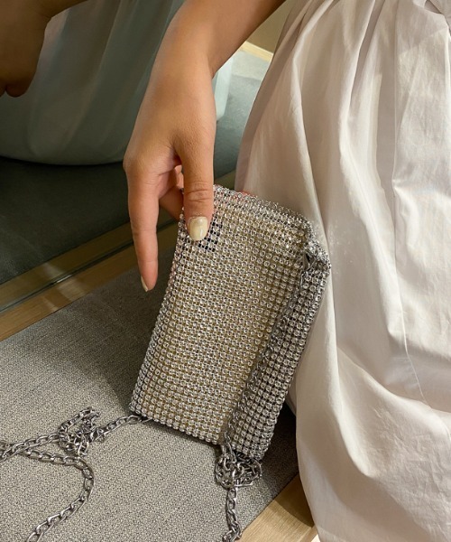 yuue' ( wear )（ユーイ）の「メタリックショルダーバッグ / 斜め掛けスマホケース（ショルダーバッグ・レディース・ブラック/シルバー・FREE）」の15枚目の写真