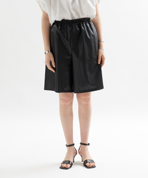 Rouge vif（ルージュヴィフ）の「フェイクレザーハーフパンツ（その他パンツ・レディース・ブラック・36/38）」の4枚目の写真