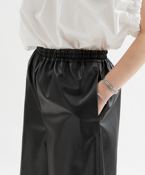 Rouge vif（ルージュヴィフ）の「フェイクレザーハーフパンツ（その他パンツ・レディース・ブラック・36/38）」の9枚目の写真