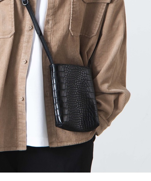 WEGO（ウィゴー）の「WEGO/フェイクレザーミニマルポシェット（ショルダーバッグ・メンズ・その他1/ブラック/その他2/その他3/ライトグレー/グリーン系その他/ブルー系その他/オレンジ系その他/マスタード/ワイン/ライトベージュ/ネイビー/ブラウン/カーキ/アイボリー/その他4/その他5・FREE）」の13枚目の写真