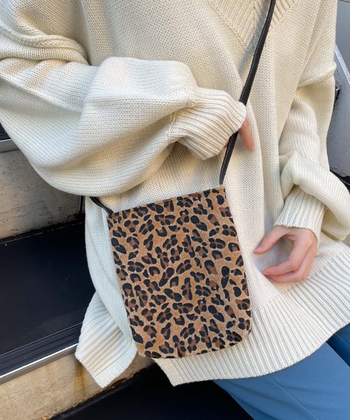 WEGO（ウィゴー）の「WEGO/フェイクレザーミニマルポシェット（ショルダーバッグ・メンズ・その他1/ブラック/その他2/その他3/ライトグレー/グリーン系その他/ブルー系その他/オレンジ系その他/マスタード/ワイン/ライトベージュ/ネイビー/ブラウン/カーキ/アイボリー/その他4/その他5・FREE）」の17枚目の写真