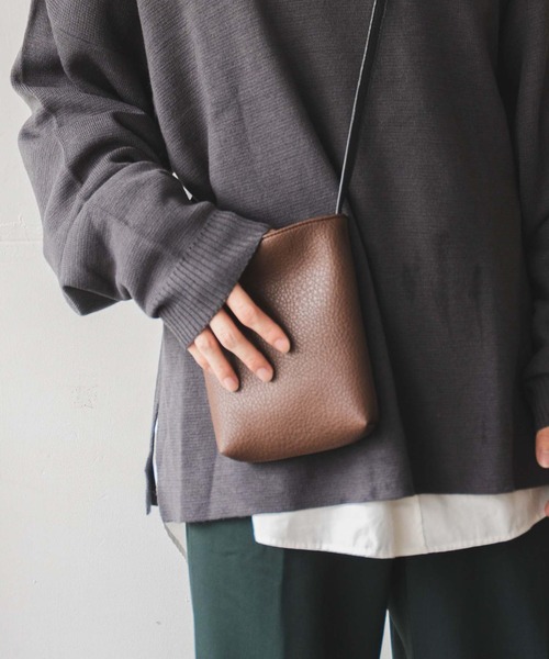 WEGO（ウィゴー）の「WEGO/フェイクレザーミニマルポシェット（ショルダーバッグ・メンズ・その他1/ブラック/その他2/その他3/ライトグレー/グリーン系その他/ブルー系その他/オレンジ系その他/マスタード/ワイン/ライトベージュ/ネイビー/ブラウン/カーキ/アイボリー/その他4/その他5・FREE）」の5枚目の写真