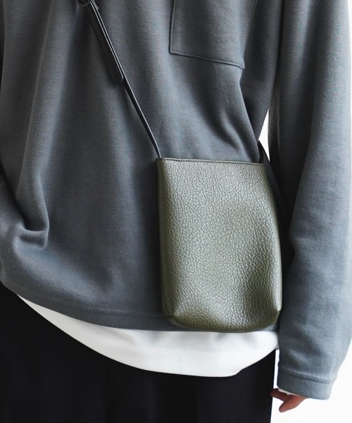 WEGO（ウィゴー）の「WEGO/フェイクレザーミニマルポシェット（ショルダーバッグ・メンズ・その他1/ブラック/その他2/その他3/ライトグレー/グリーン系その他/ブルー系その他/オレンジ系その他/マスタード/ワイン/ライトベージュ/ネイビー/ブラウン/カーキ/アイボリー/その他4/その他5・FREE）」の6枚目の写真