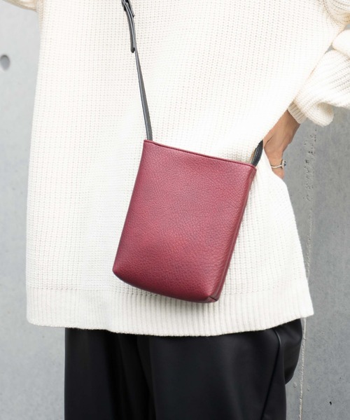 WEGO（ウィゴー）の「WEGO/フェイクレザーミニマルポシェット（ショルダーバッグ・メンズ・その他1/ブラック/その他2/その他3/ライトグレー/グリーン系その他/ブルー系その他/オレンジ系その他/マスタード/ワイン/ライトベージュ/ネイビー/ブラウン/カーキ/アイボリー/その他4/その他5・FREE）」の11枚目の写真