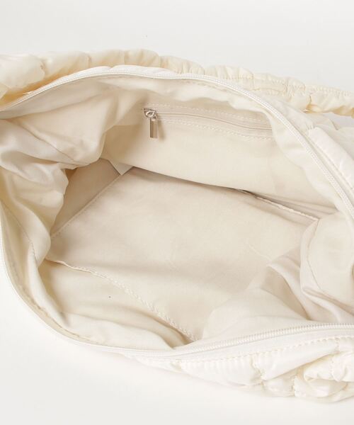 WEGO（ウィゴー）の「WEGO/シャーリングショルダーバッグ（ショルダーバッグ・レディース・オフホワイト/ブラック・FREE）」の6枚目の写真