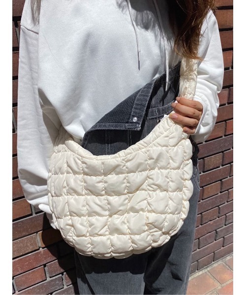 WEGO（ウィゴー）の「WEGO/シャーリングショルダーバッグ（ショルダーバッグ・レディース・オフホワイト/ブラック・FREE）」の9枚目の写真