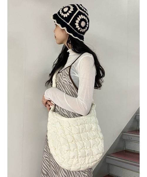 WEGO（ウィゴー）の「WEGO/シャーリングショルダーバッグ（ショルダーバッグ・レディース・オフホワイト/ブラック・FREE）」の8枚目の写真