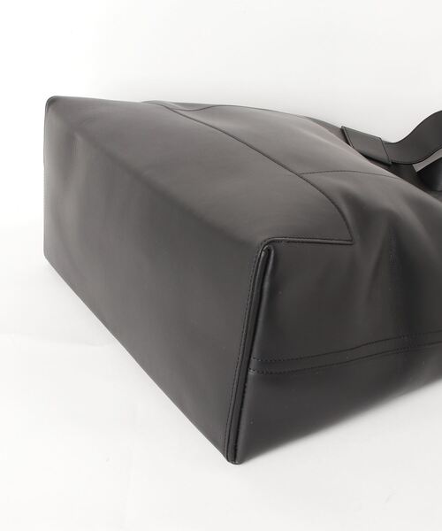 STUDIO NICHOLSON（スタジオニコルソン）の「【STUDIO NICHOLSON】 SMOOTH CALF LEATHER SHOULDER BAG（トートバッグ・メンズ・ブラック・FREE）」の8枚目の写真