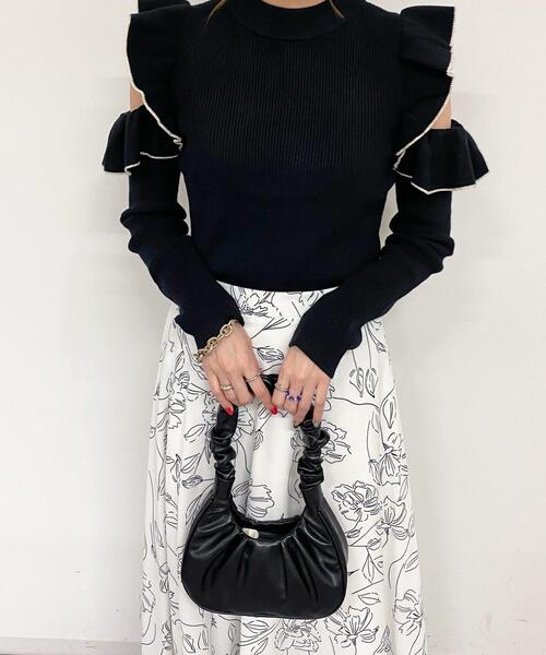 INGNI（イング）の「配色フリルニット長袖（ニット/セーター・レディース・ホワイト×ブラック/ワイン系4/ブラック×ホワイト/ベージュ系2・M）」の2枚目の写真