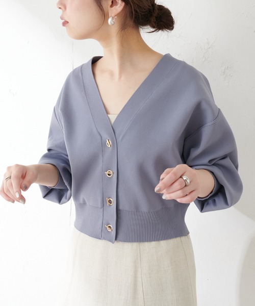 natural couture(ナチュラルクチュール)の「【おうちで洗える!】プチプラハトメバー釦おしゃれカーデ(カーディガン/ボレロ・レディース・ブラック/ネイビー/ブラウン/サックスブルー/グレイッシュベージュ/オフホワイト・FREE)」の6枚目の写真