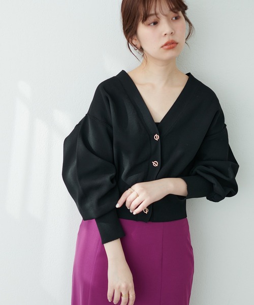 natural couture(ナチュラルクチュール)の「【おうちで洗える!】プチプラハトメバー釦おしゃれカーデ(カーディガン/ボレロ・レディース・ブラック/ネイビー/ブラウン/サックスブルー/グレイッシュベージュ/オフホワイト・FREE)」の3枚目の写真