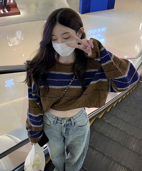 c.u.l(シーユーエル)の「マルチボーダークロップド丈ニット culw139(ニット/セーター・レディース・ブラウン・FREE)」の2枚目の写真