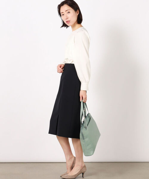 NOLLEY’S Sophi(ノーリーズソフィ)の「ストレッチジョーゼットギャザースリーブブラウス(シャツ/ブラウス・レディース・ベージュ/オフホワイト/グレイッシュブルー・38)」の7枚目の写真